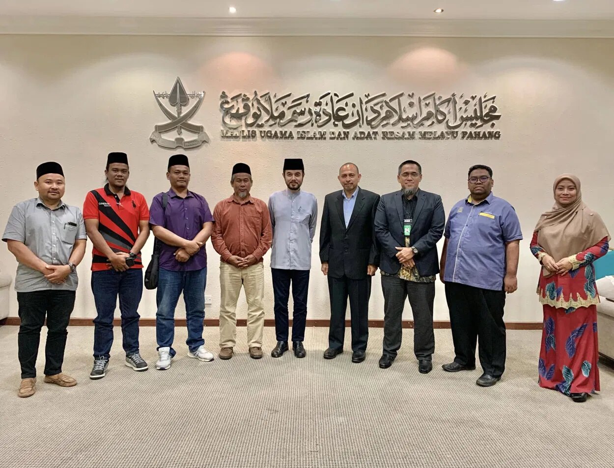 Pertemuan di pejabat Majlis Ugama Islam dan Adat Resam Melayu Pahang.